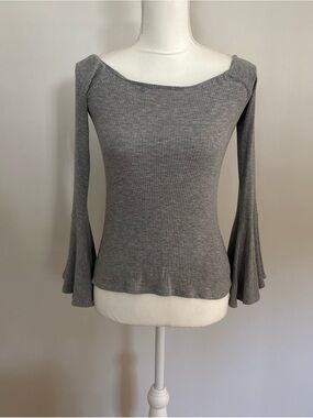Bar 111  XS grey  boat neck top flare bell sleeves & textured ribbed knit design